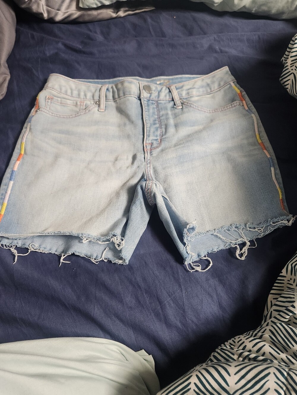 Seven7 Light Blue Denim Cutoff Shorts with Rainbow Side Trim Size 6